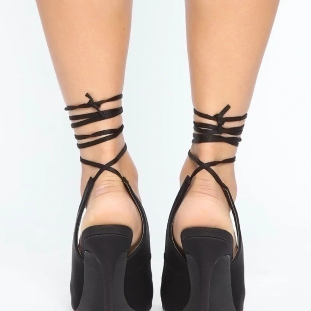 FASHION NOVA BLACK WRAP AROUND PUMPS❗️ - Picture 4 of 4